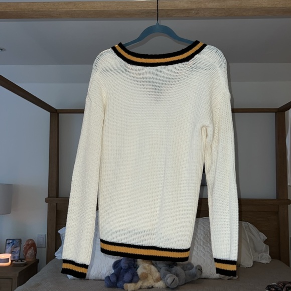 Urban Heritage White with Collar Pattern Throw Sweater - Picture 2 of 4